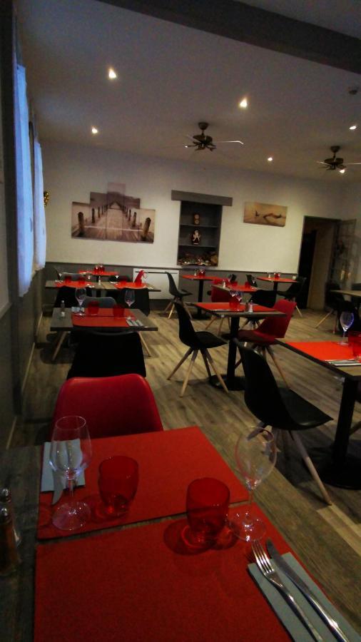 Logis Hotel & Restaurant Le Saint Savinien エクステリア 写真