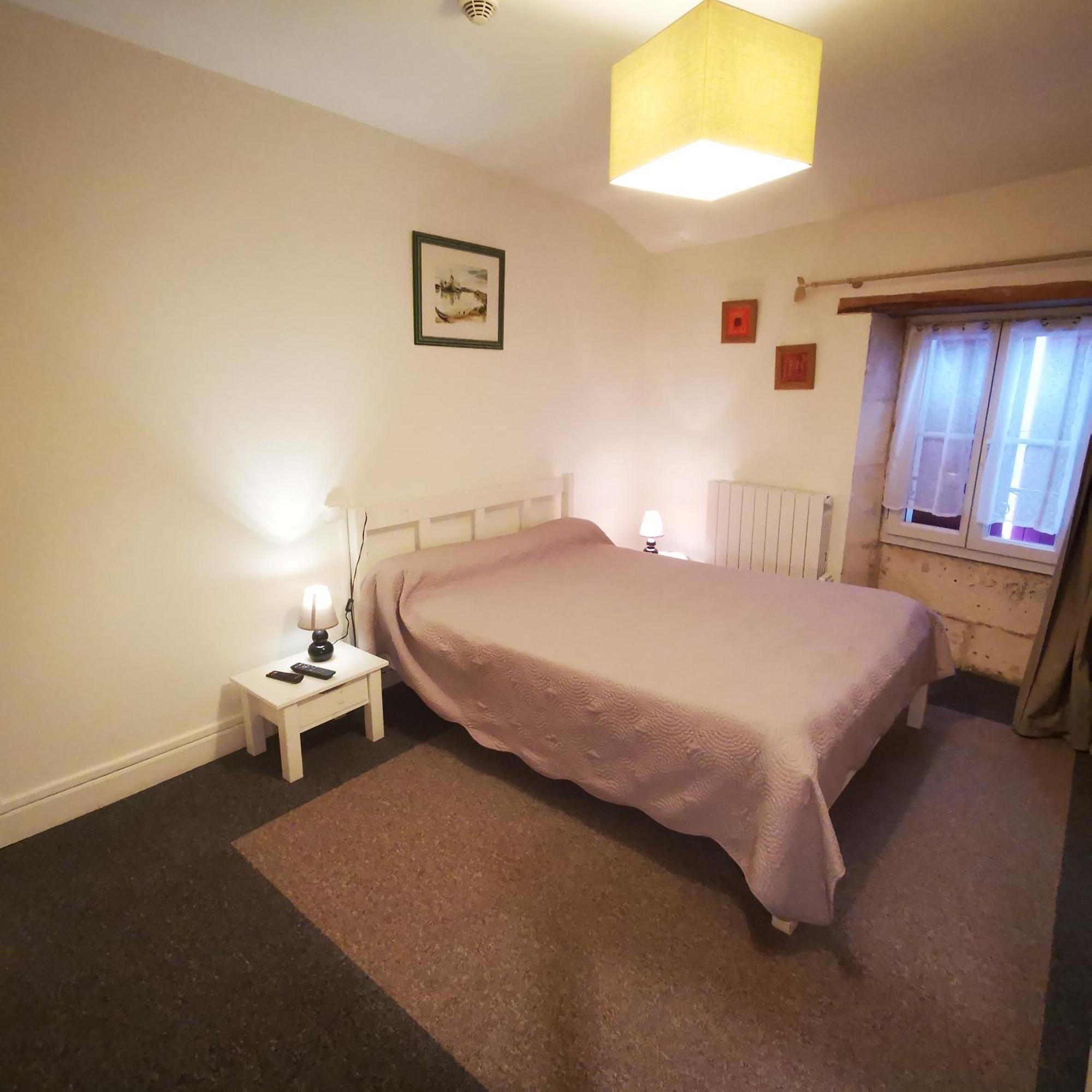 Logis Hotel & Restaurant Le Saint Savinien エクステリア 写真