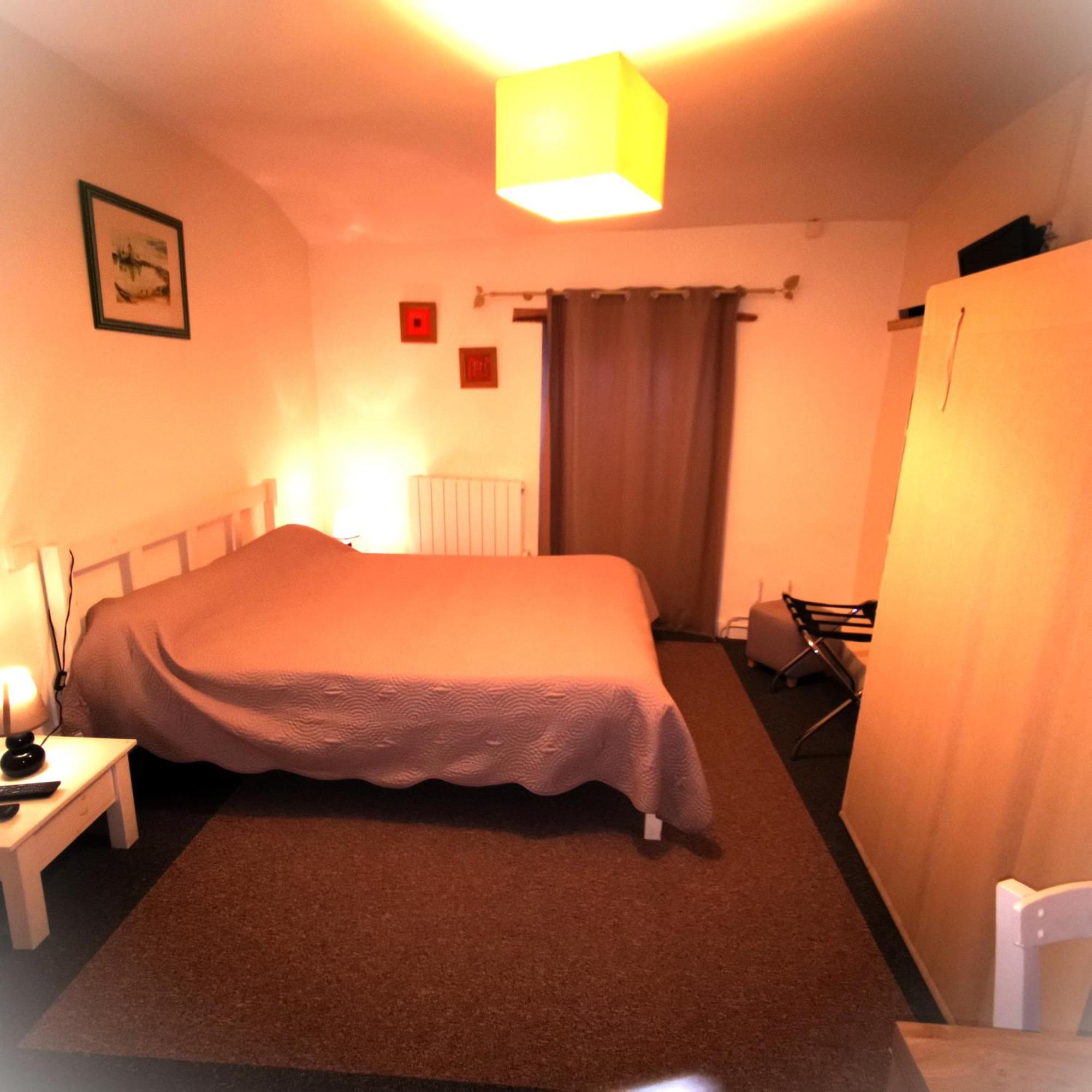 Logis Hotel & Restaurant Le Saint Savinien エクステリア 写真