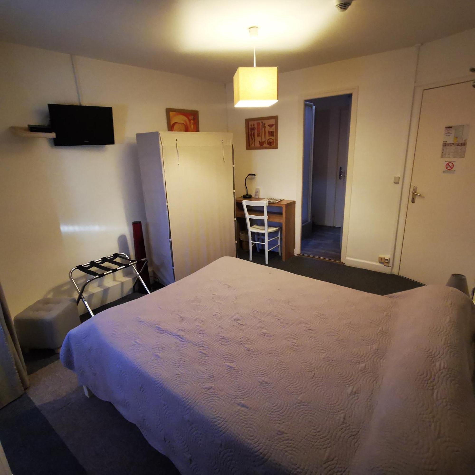 Logis Hotel & Restaurant Le Saint Savinien エクステリア 写真